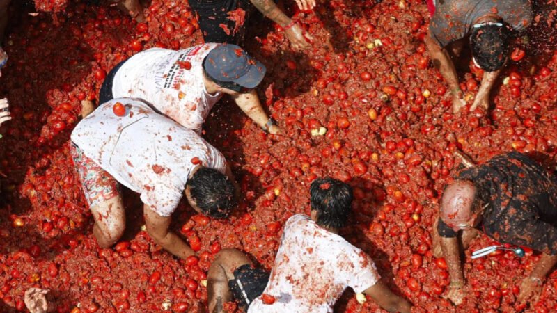 La Tomatina: cuando una fiesta local se convierte en turismo mundial
